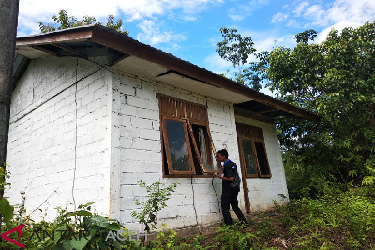 Rumah transmigrasi di Aceh Jaya terbengkalai