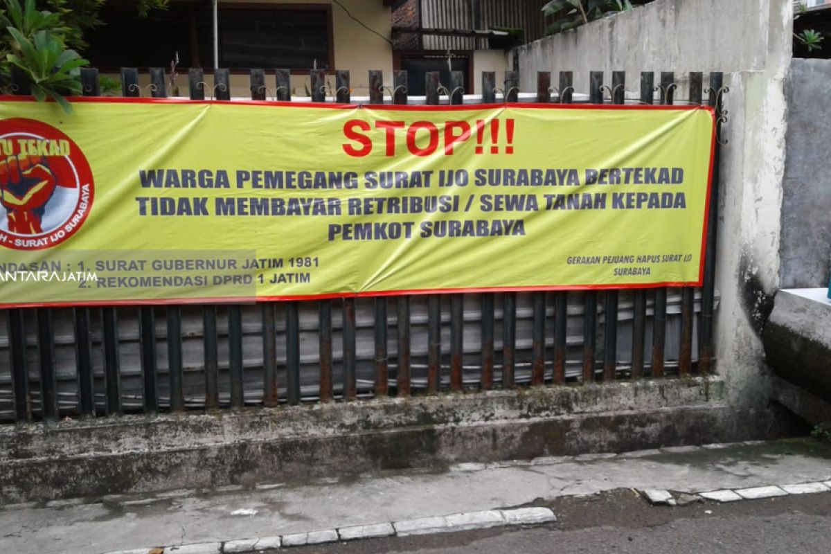 Spanduk Penolakan Warga Bayar Sewa Surat Ijo Marak di Surabaya