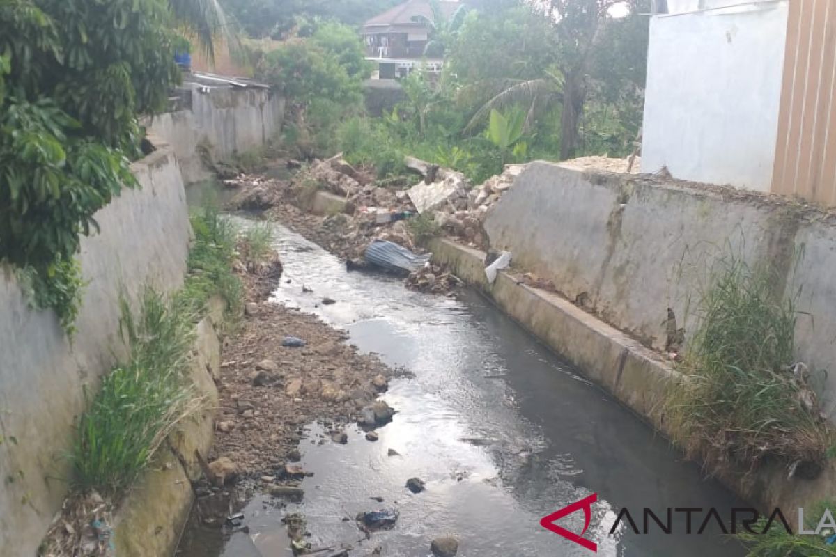 Talud pengaman masjid di Abdya ambruk dihantam banjir