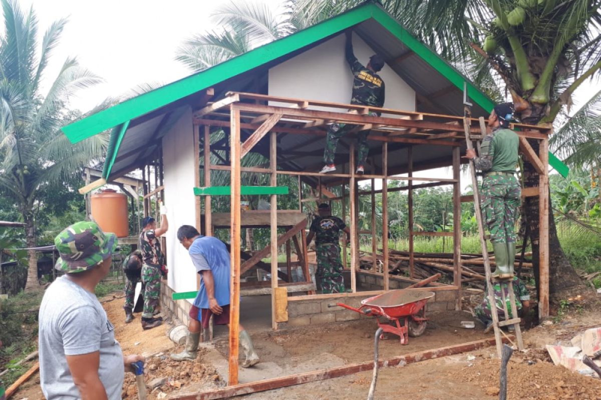 Bedah rumah wujud kepedulian TNI terhadap masyarakat