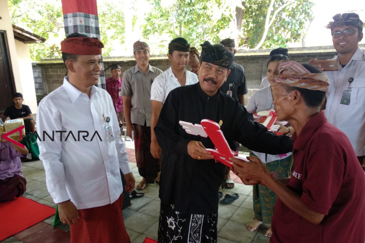 Delapan warga kurang mampu di Gianyar terima bantuan bedah rumah BPD