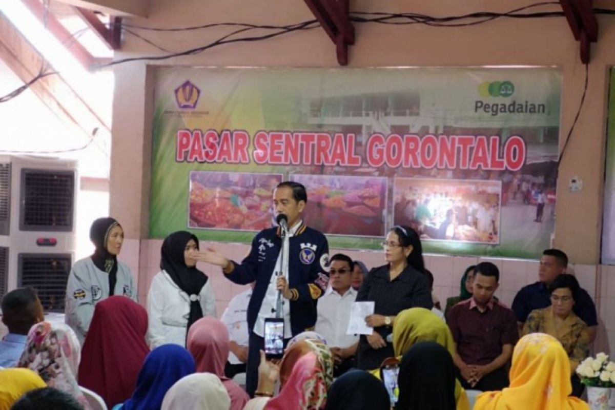 Presiden dan Ibu Riana blusukan di Pasar Sentral Kota Gorontalo