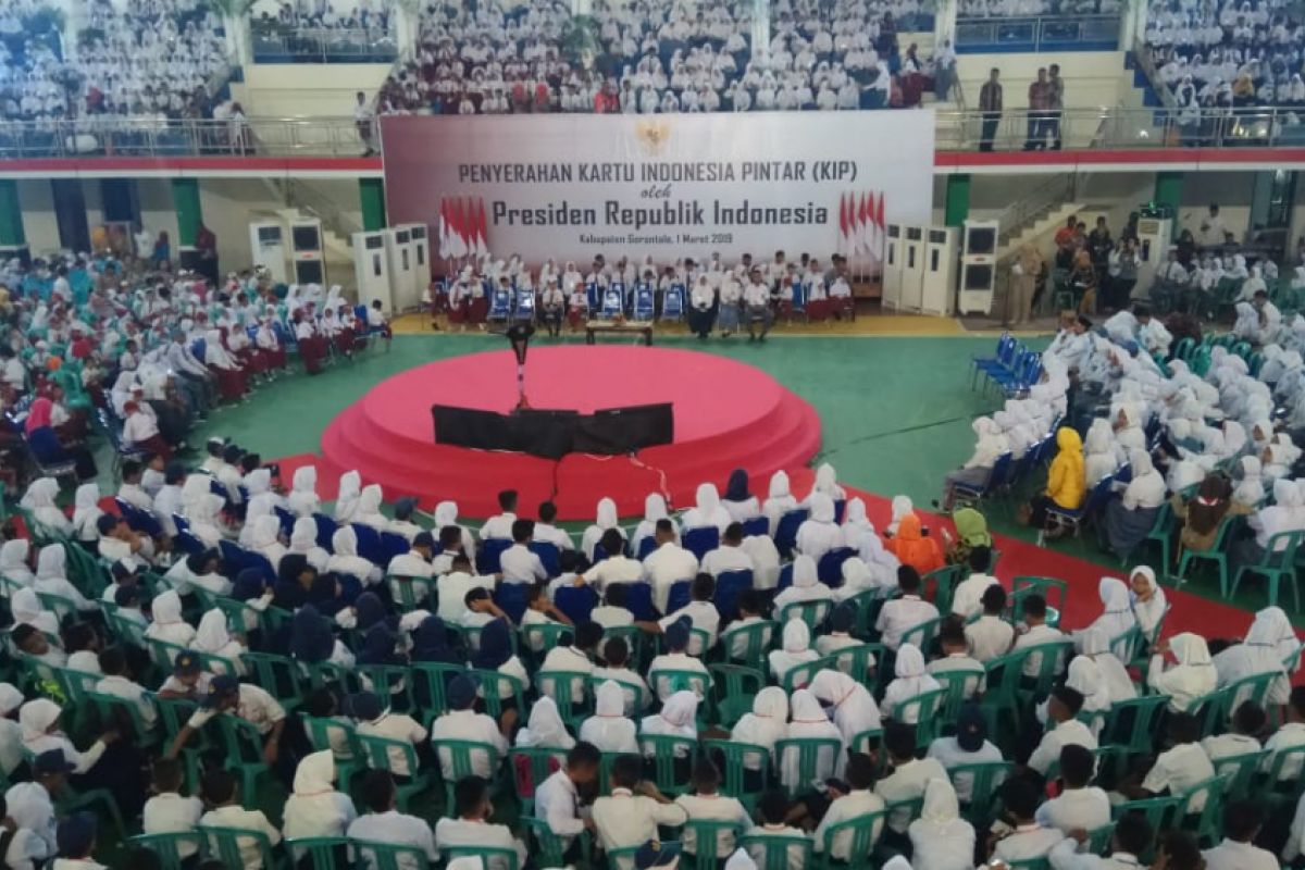 Ribuan Siswa Antusias Bertemu Presiden