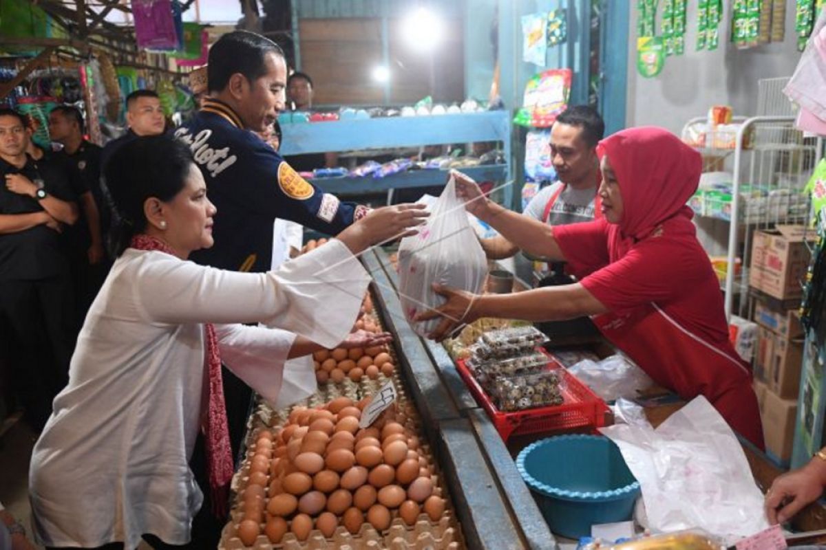 Presiden Temui Pedagang di Pasar Sentral Gorontalo