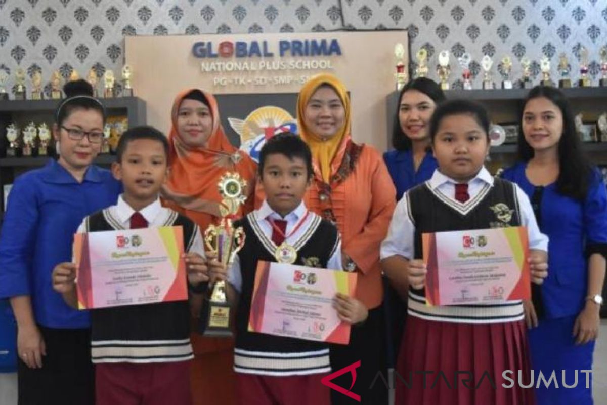 Siswa Global Prima juara Kompetisi Bahasa Inggris di USU