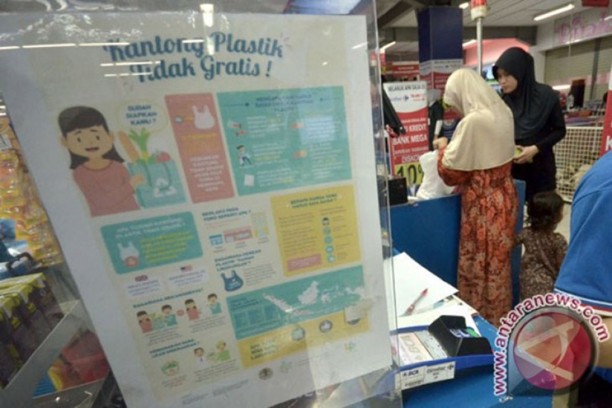 Menurut YLKI, kantong plastik berbayar tidak efektif