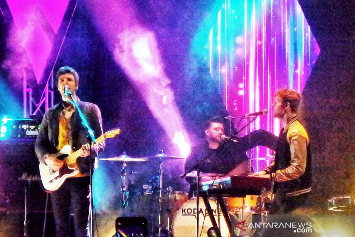 Kodaline nyanyikan 16 lagu, ajak penonton "karaoke" selama konser