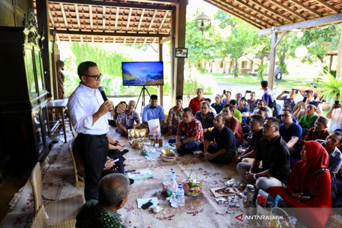 Bupati Anas ajak pelaku usaha kopi pasarkan produk lewat daring