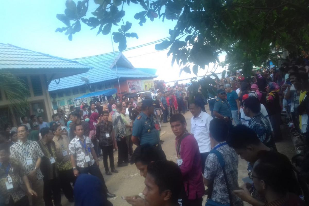 Jokowi ke TPI Sodohoa Kendari, semangati ibu-ibu pelaku usaha mikro