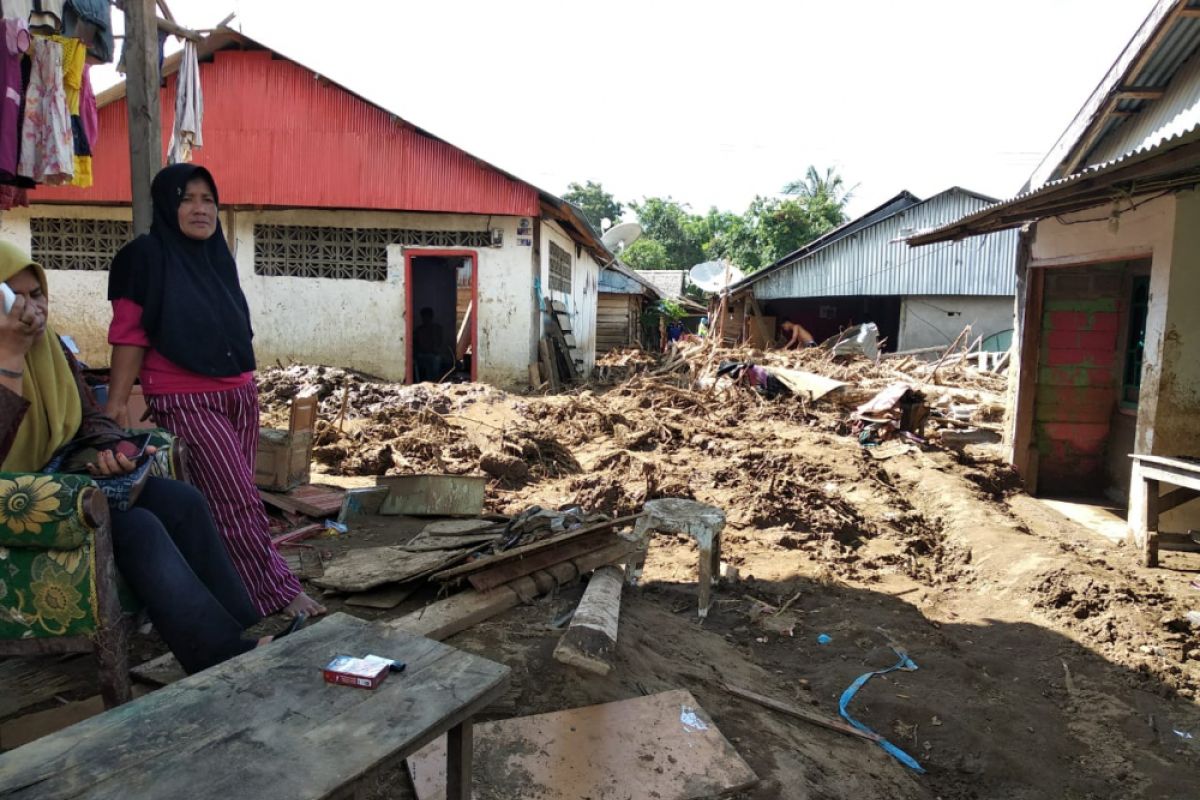 273 warga Mamuju mengungsi pascabanjir bandang