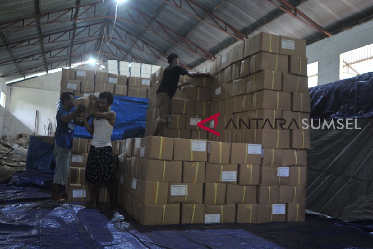 Distribusi logistik pemilu sesuai target