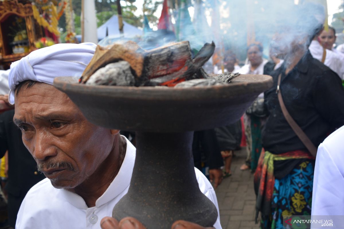 Listrik di pemukiman warga Gunung Bromo dipadamkan saat Nyepi