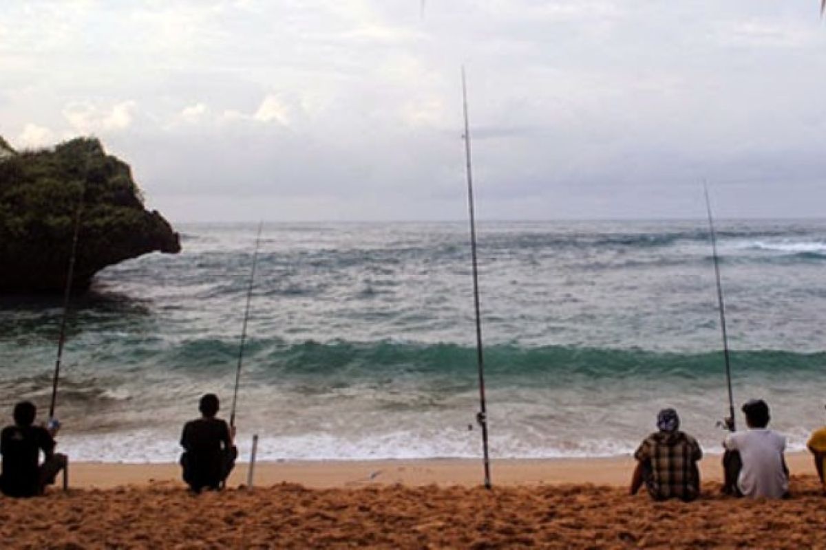 Tiga pemancing ikan hilang di Pulau Dendun