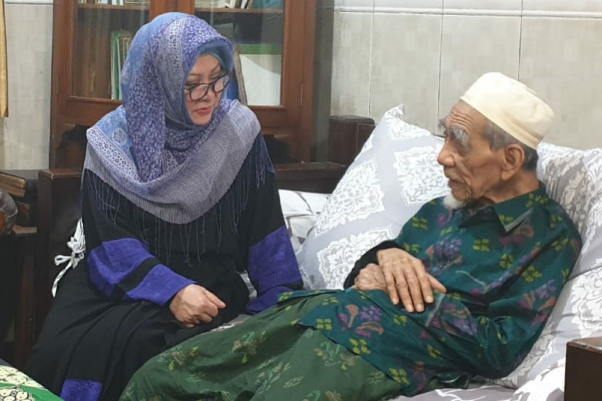 Tiga putri Soeharto bersilaturahmi ke Mbah Moen