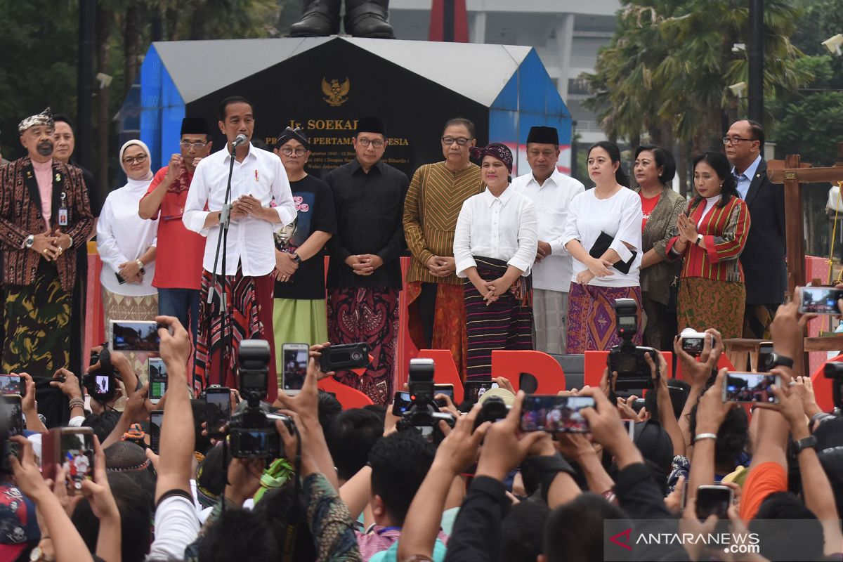 Presiden ajak masyarakat memakai sarung setiap hari tertentu