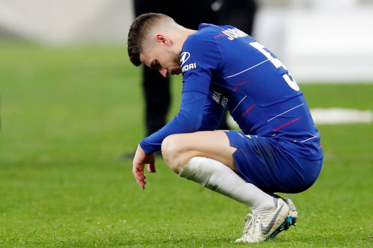 Maurizio Sarri minta pemain Chelsea bantu Jorginho