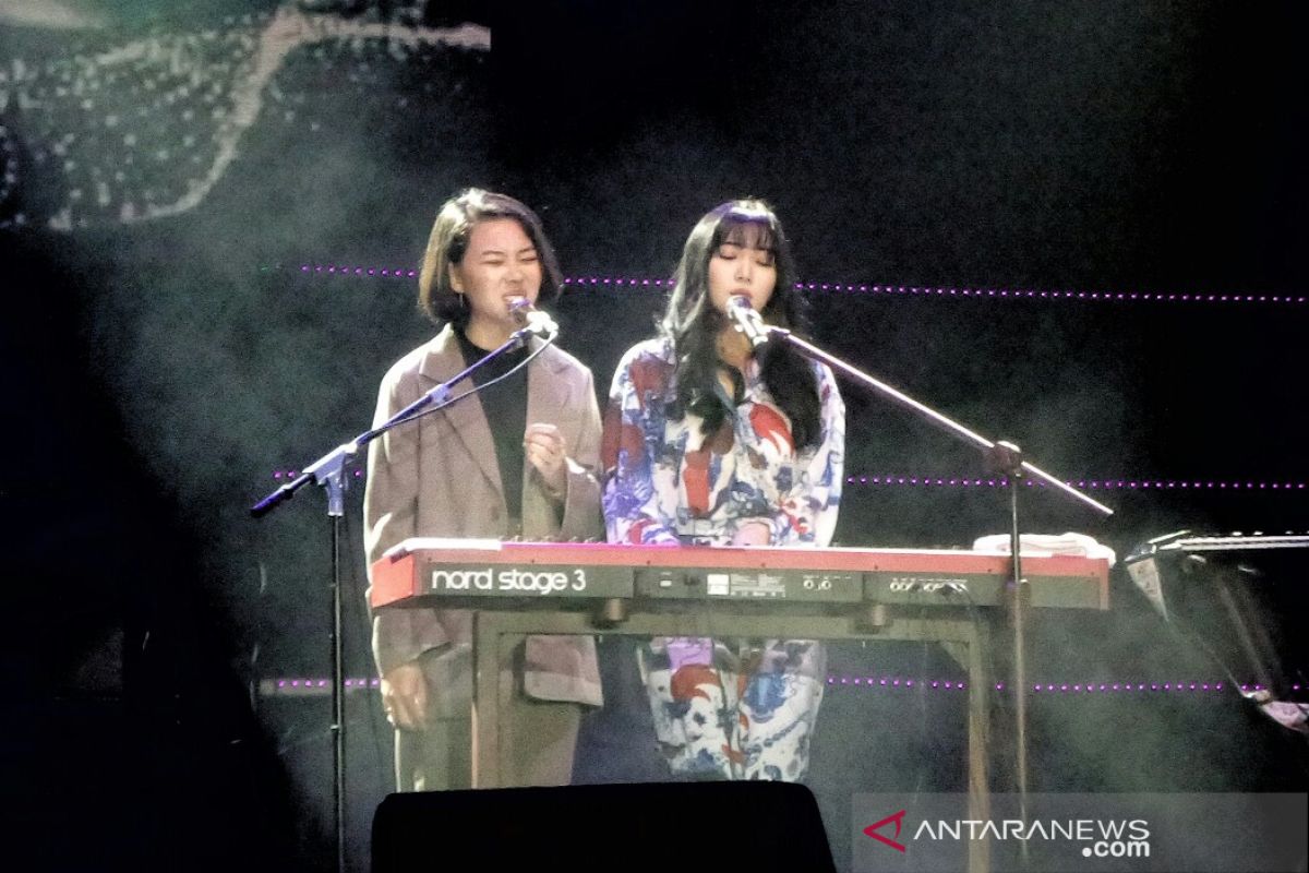 Isyana tampil bersama kakak di panggung Java Jazz 2019