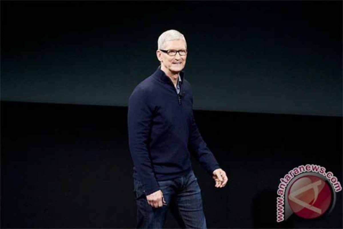 Tim Cook bantah tidak akur dengan Jony Ive