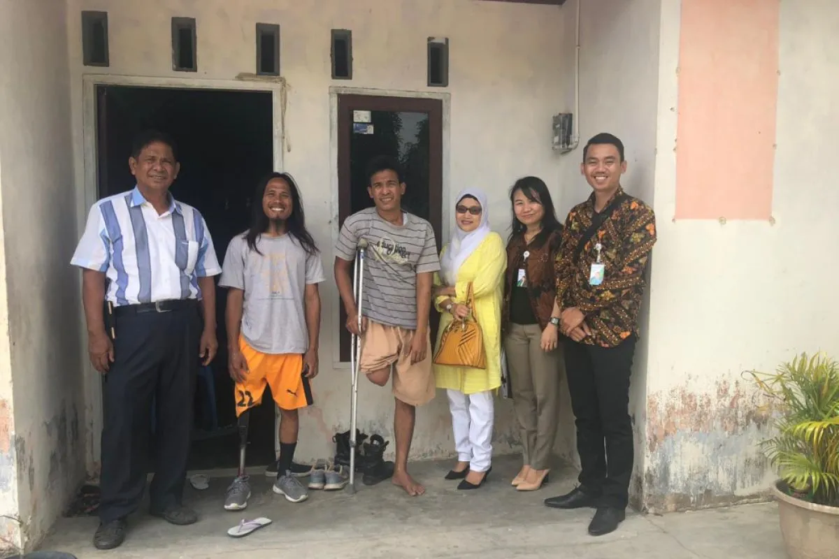 Gusrizal akhirnya tersenyum setelah memiliki kaki palsu