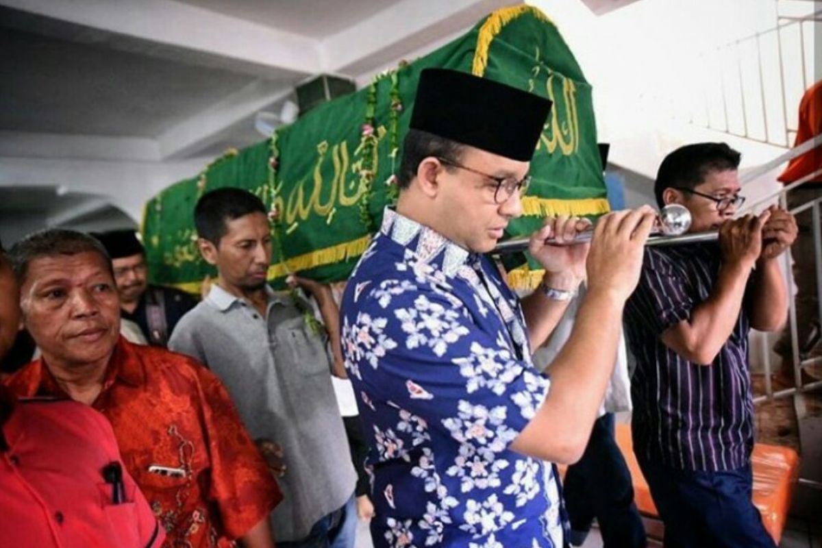 Anies melayat warga korban kecelakaan saat menuju taklim