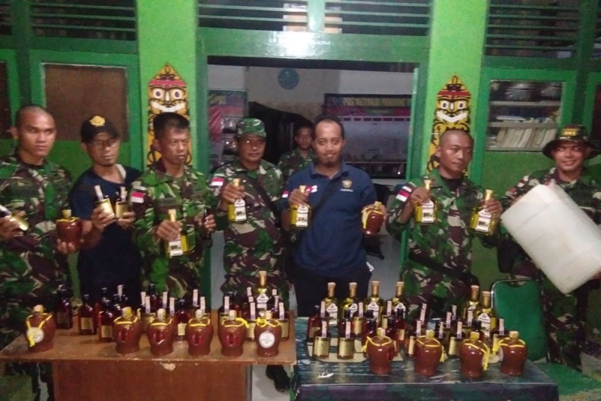 Satgas Pamtas gagalkan penyeludupan minuman keras ilegal asal Malaysia