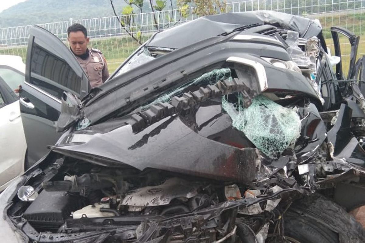 Mobil Bupati Demak kecelakaan di tol Batang