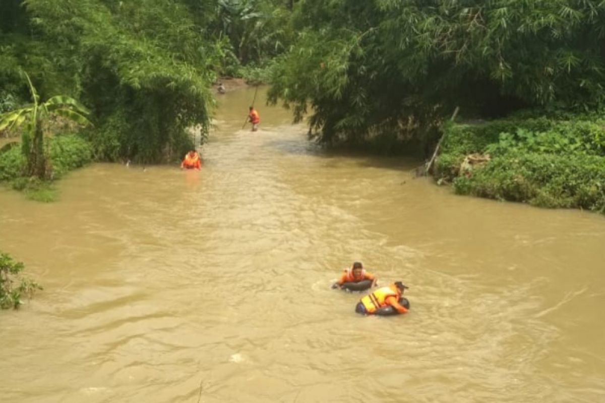 Tim SAR cari korban hilang di Sungai Bener Banyumas