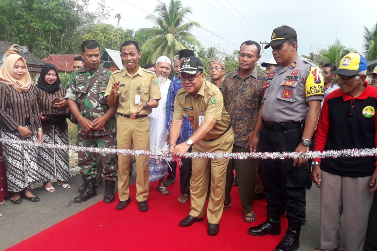 Bupati Tabalong resmikan proyek jalan DID