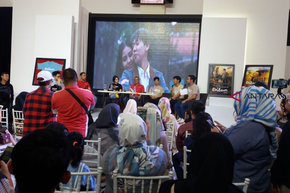 Pengunjung antusias hadiri Meet and Greet artis film Dilan