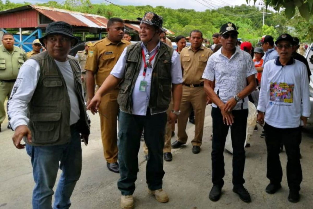 Beranda - BBKSDA Papua gandeng pemangku kepentingan bersihkan sampah di Youtefa