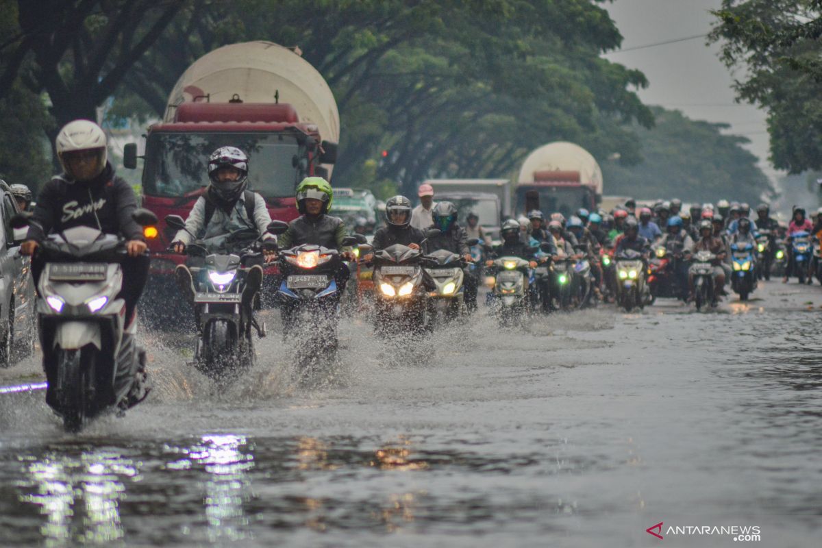 BMKG : Hujan turun di wilayah Bandung belum berarti kemarau berakhir