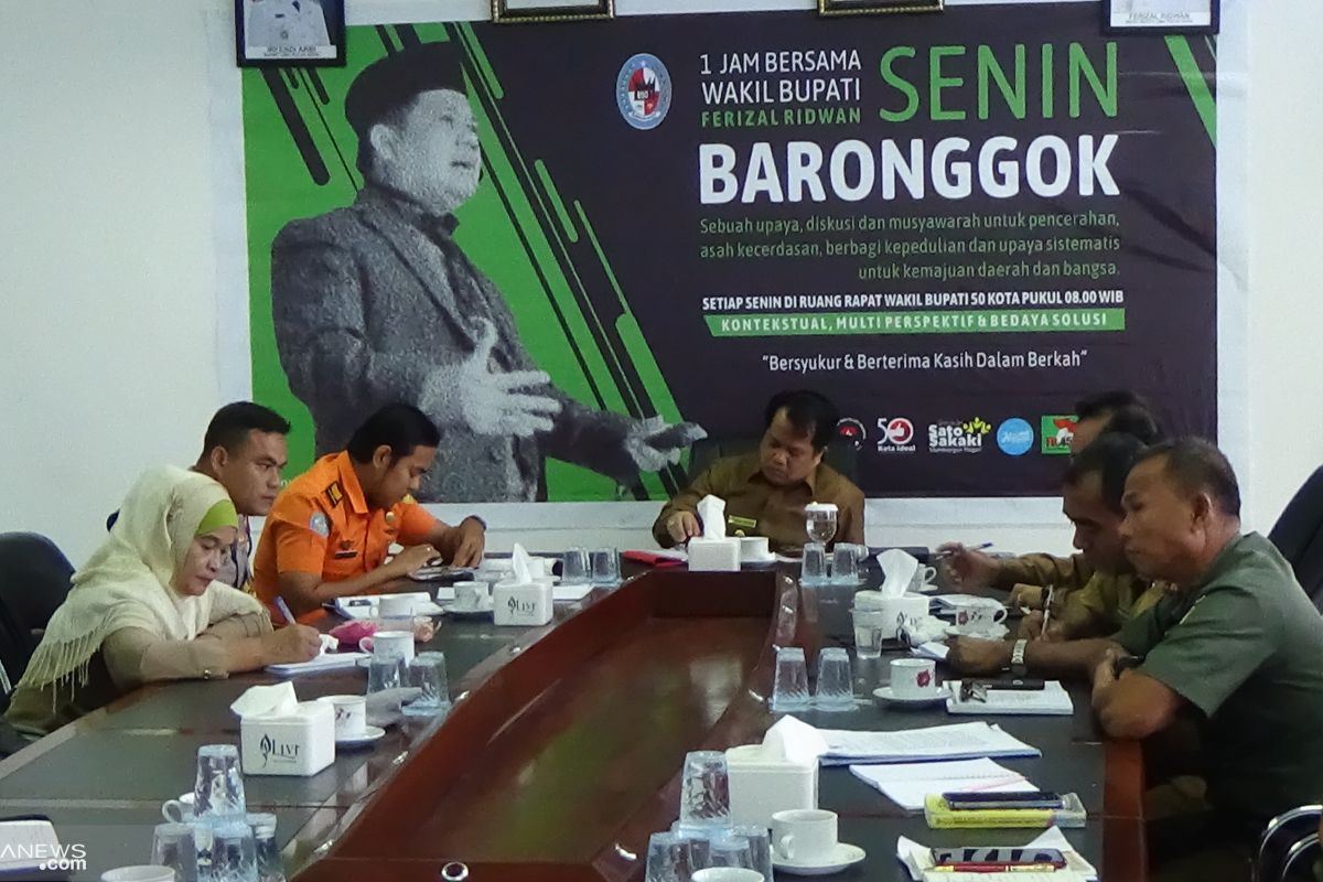 Banyak pejabat tak profesional, Wabup Limapuluh Kota inisiasi "Senin Baronggok"