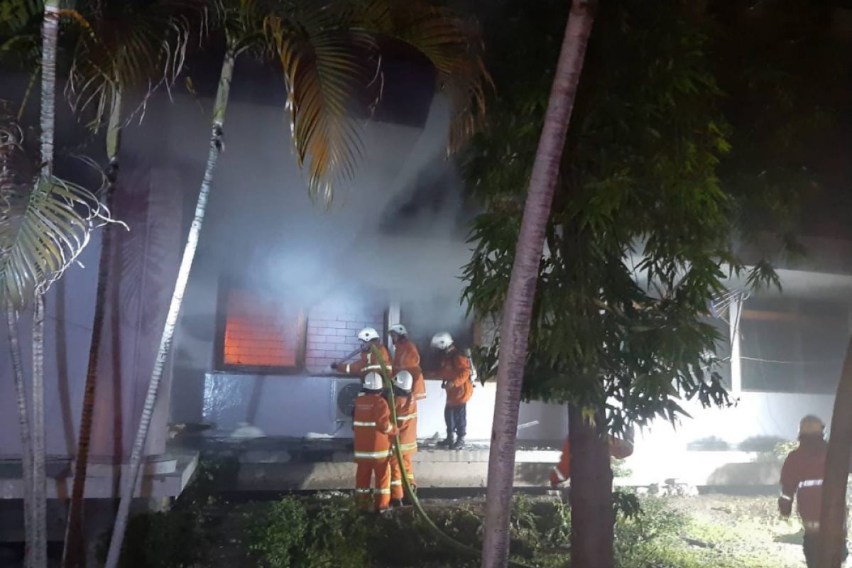 Gedung FKM Unair terbakar Senin dini hari