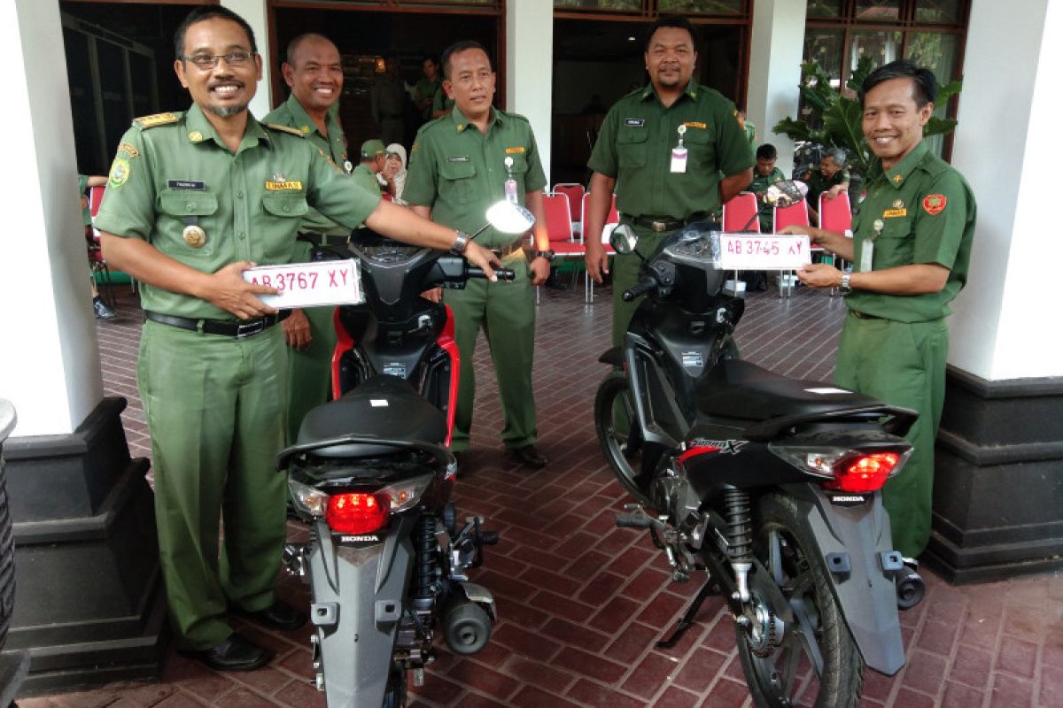 Pemkab serahkan 41 kendaraan dinas roda dua untuk OPD