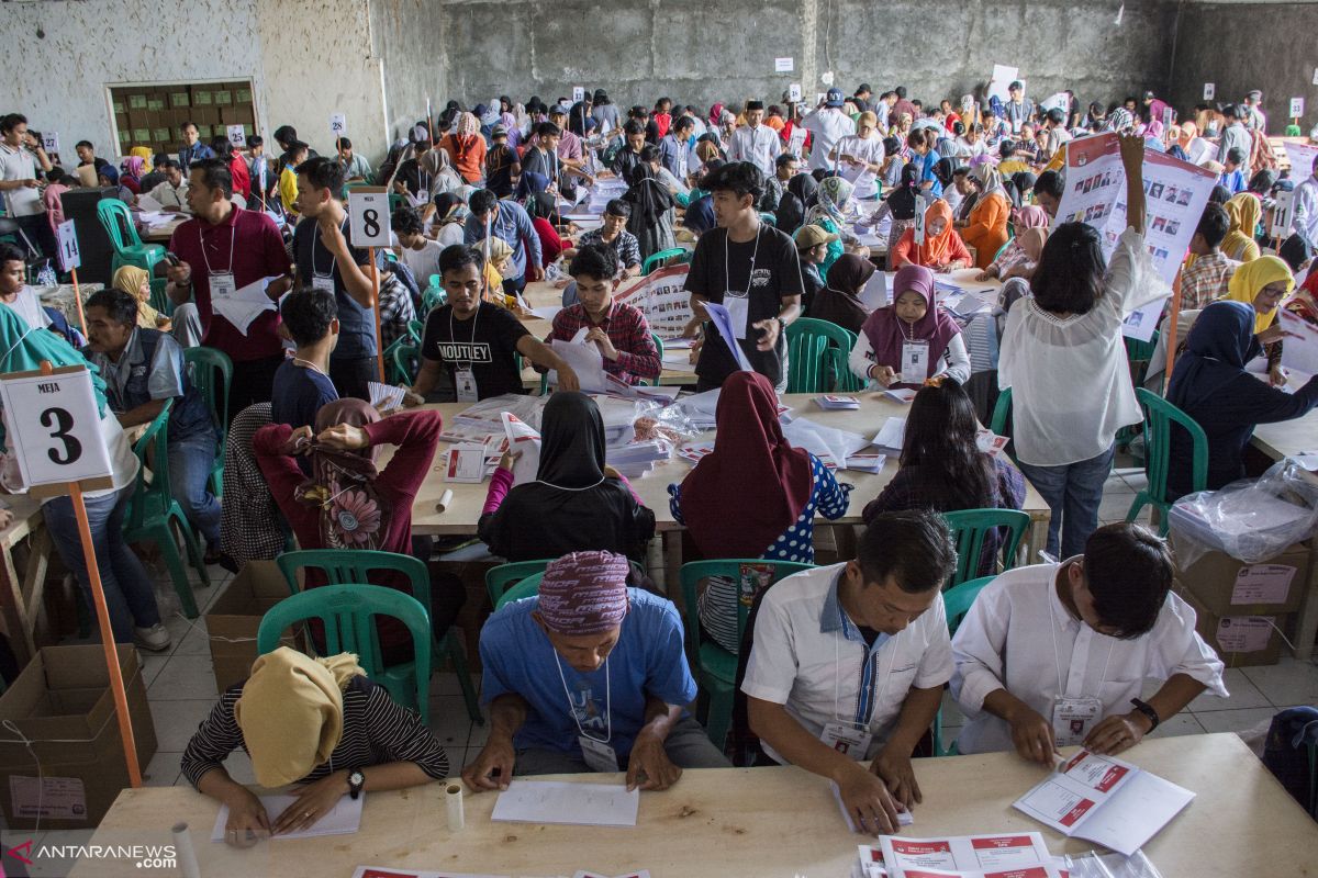 KPU Solok Selatan temukan 4.235 surat suara rusak