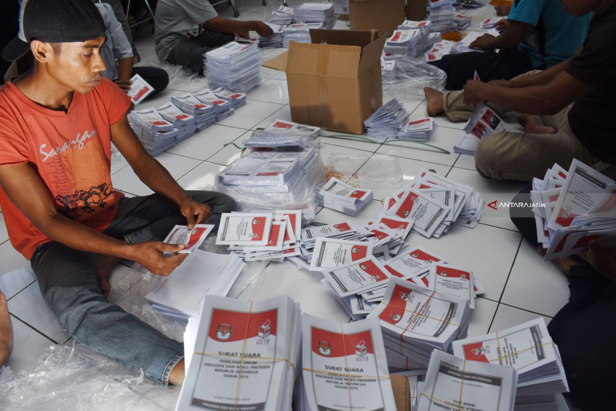 KPU Sidoarjo libatkan 225 orang sortir dan lipat surat suara