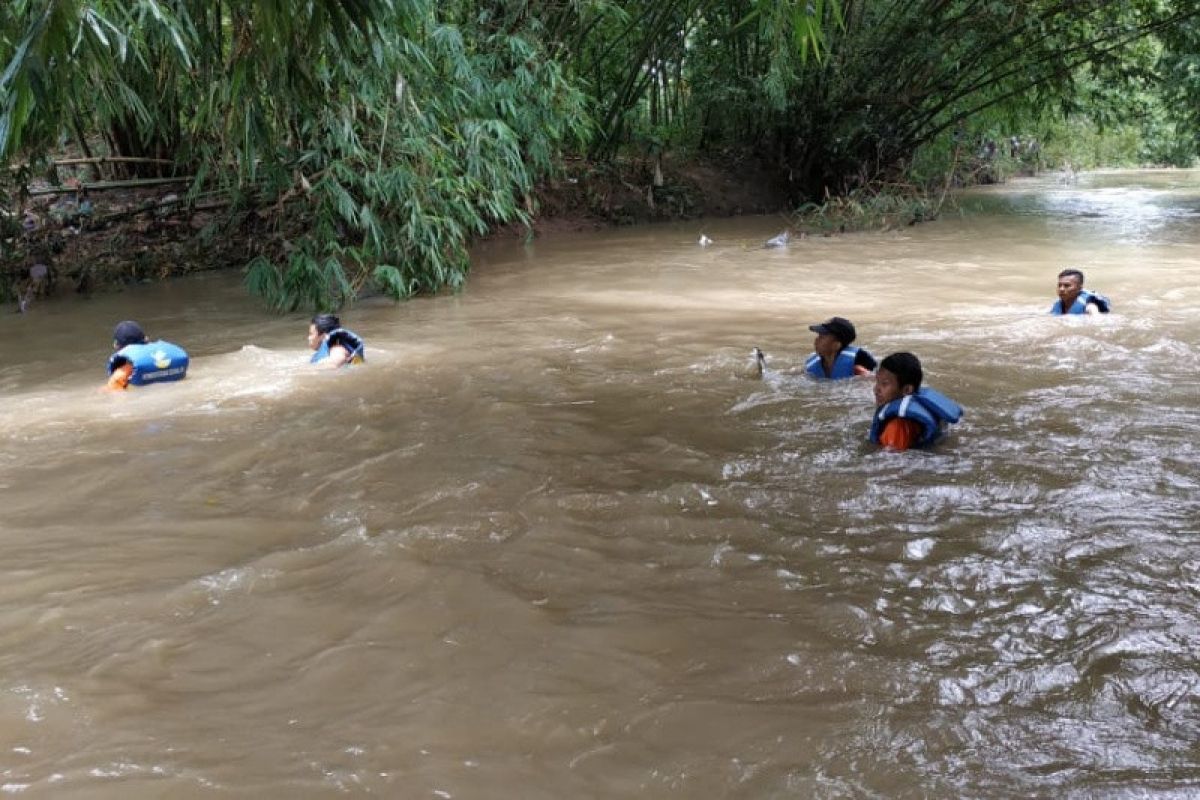 Tim SAR lanjutkan pencarian korban Sungai Bener Banyumas