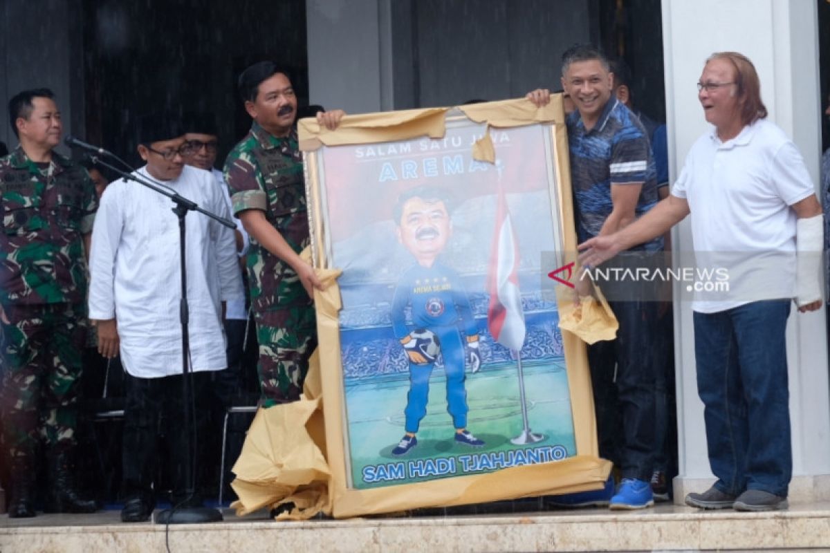 Panglima TNI-Waketum PSSI awali semarak Piala Presiden 2019 di Malang