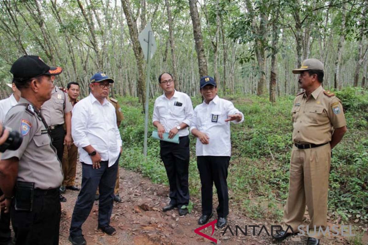 Jalan rusak di OKU yang viral mulai diperbaiki