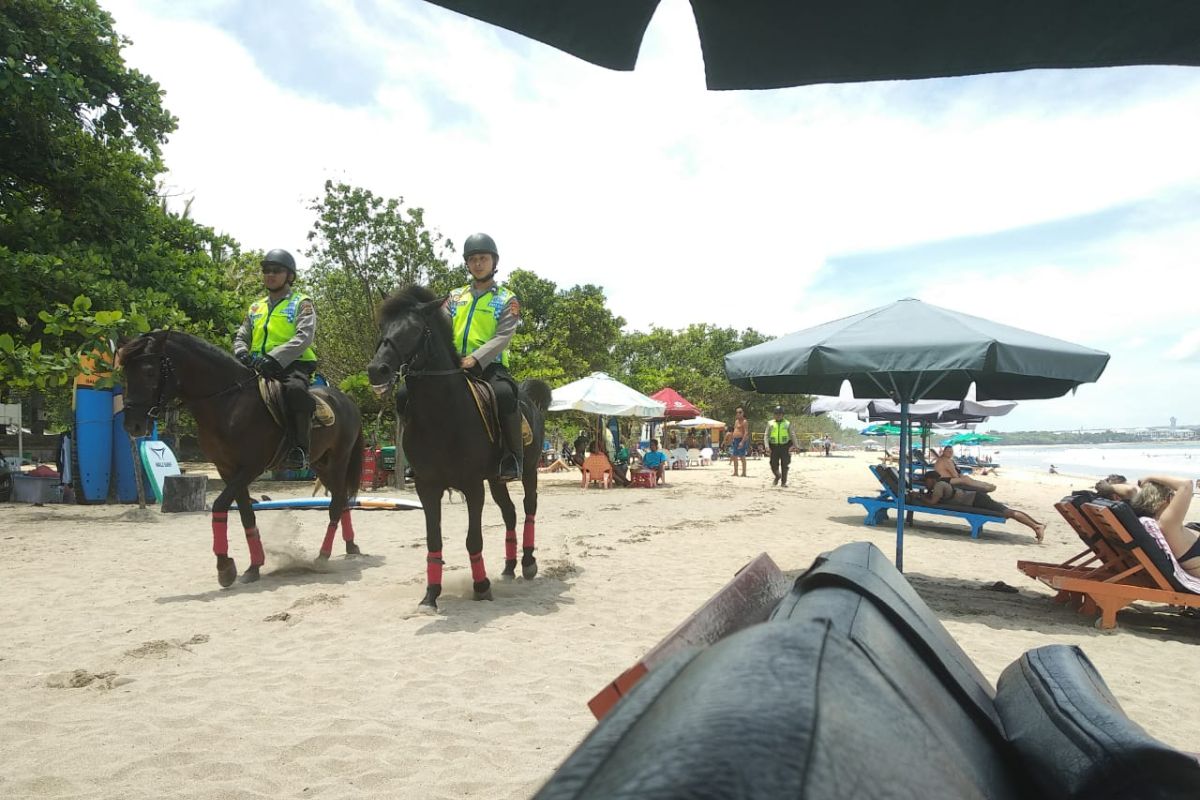 Polda Bali laksanakan patroli berkuda di Kuta