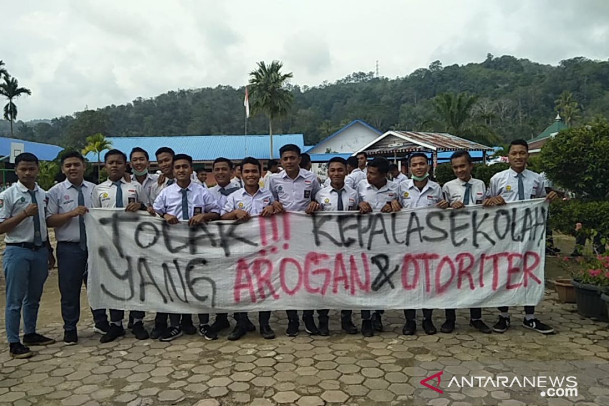 Demonstrasi siswa di SMAN 1 Kotanopan terus berlanjut