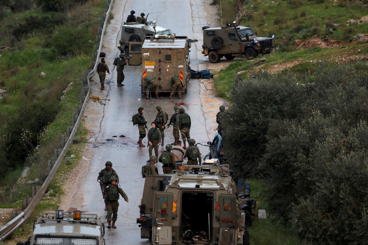 Jalan pertanian di desa Ramallah ditutup Israel