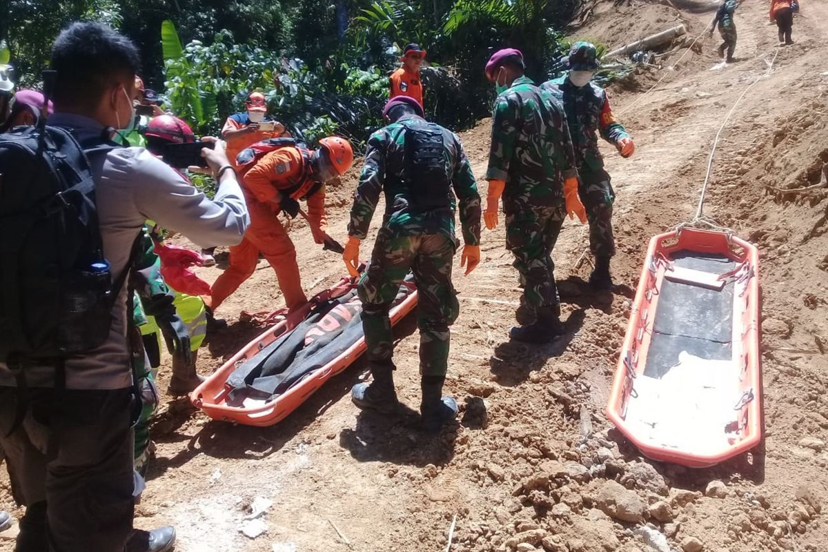 SAR gabungan kembali evakuasi dua kantong jenazah