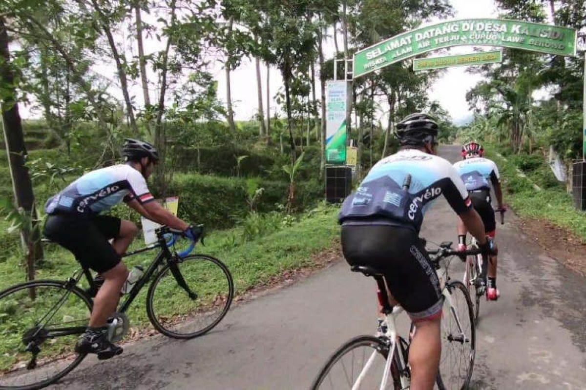 Bikers Jelajah Trans Jawa dipameri manfaat dana desa