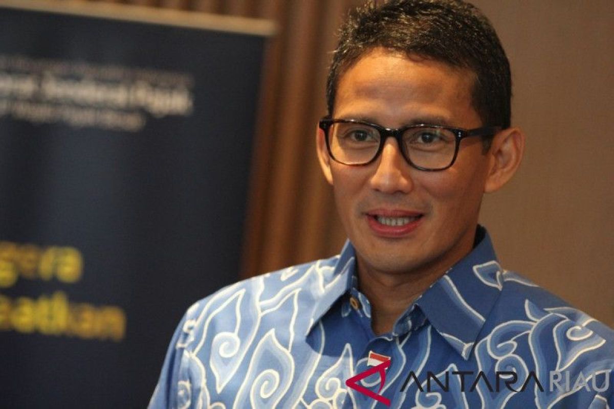 Cawapres Sandiaga dihadang spanduk Pro-Jokowi di Jembrana