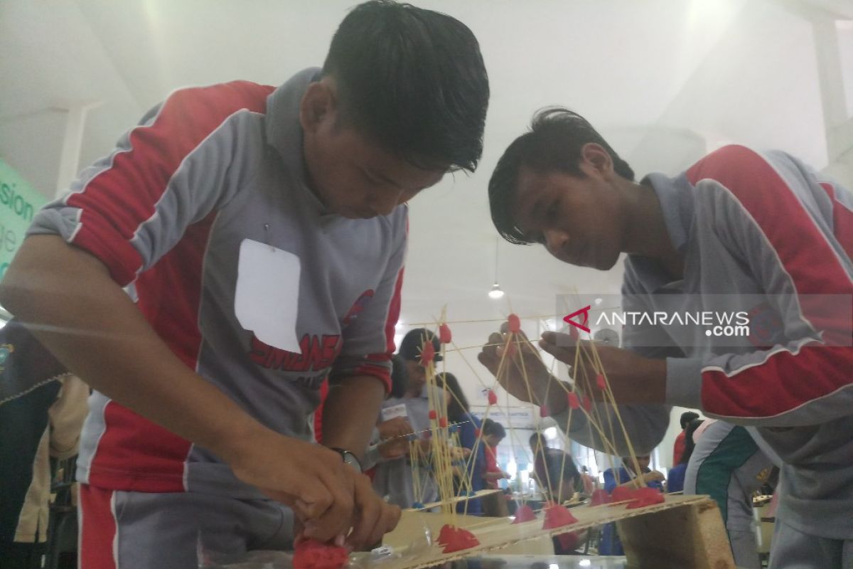 Puluhan SMA di Jatim ikuti kontes robot di Uwika