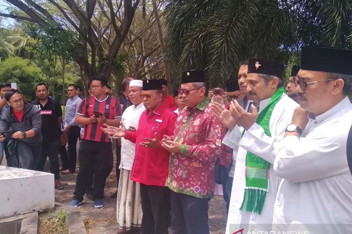 TKN Jokowi-Ma'ruf ziarahi kuburan massal korban tsunami