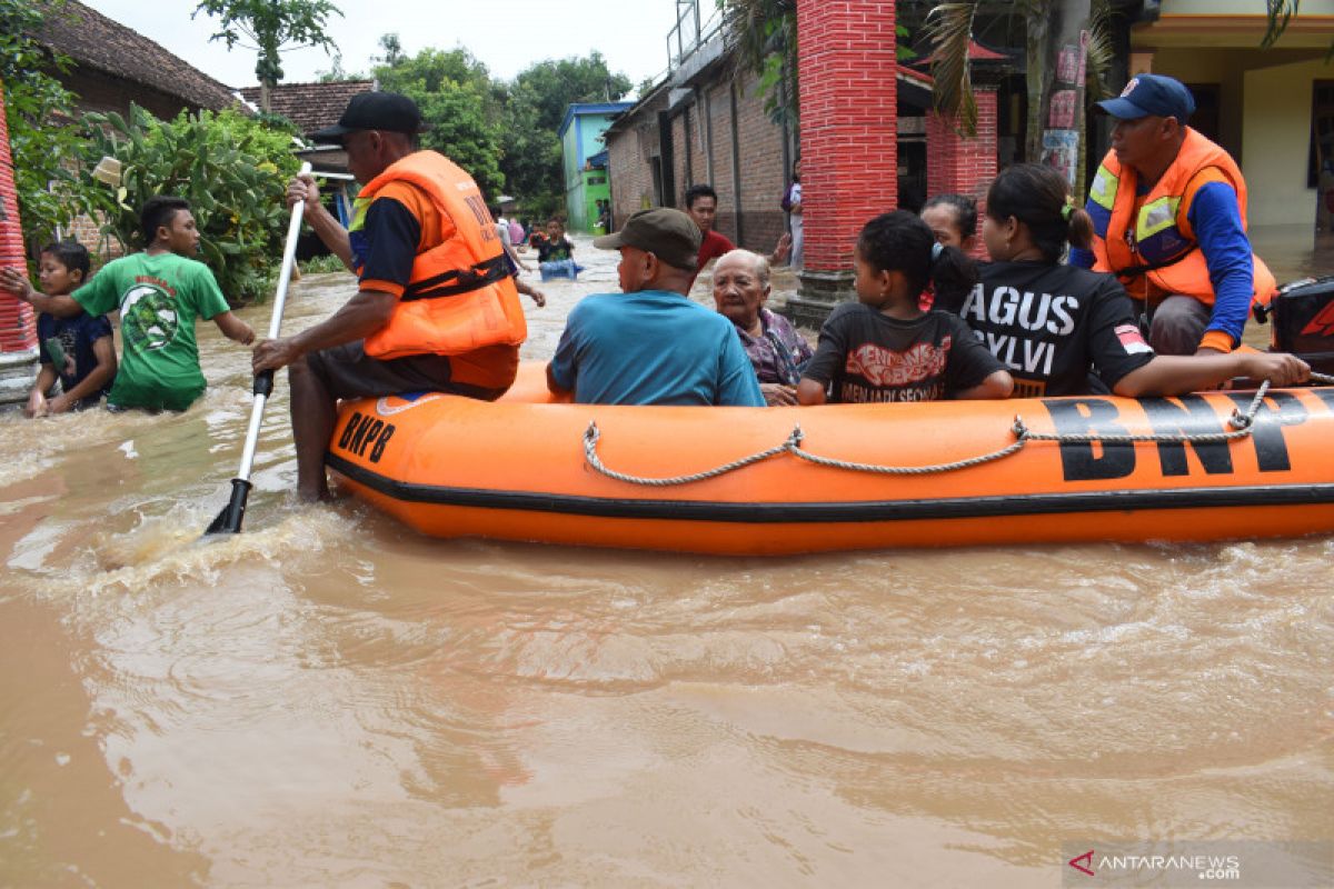 Kemensos terjunkan tagana  tangani banjir di Jatim