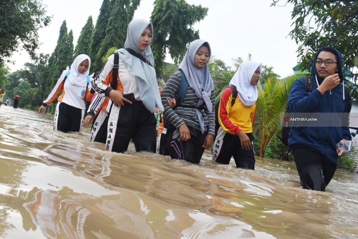 Menghadapi tantangan bencana alam di Jawa Timur