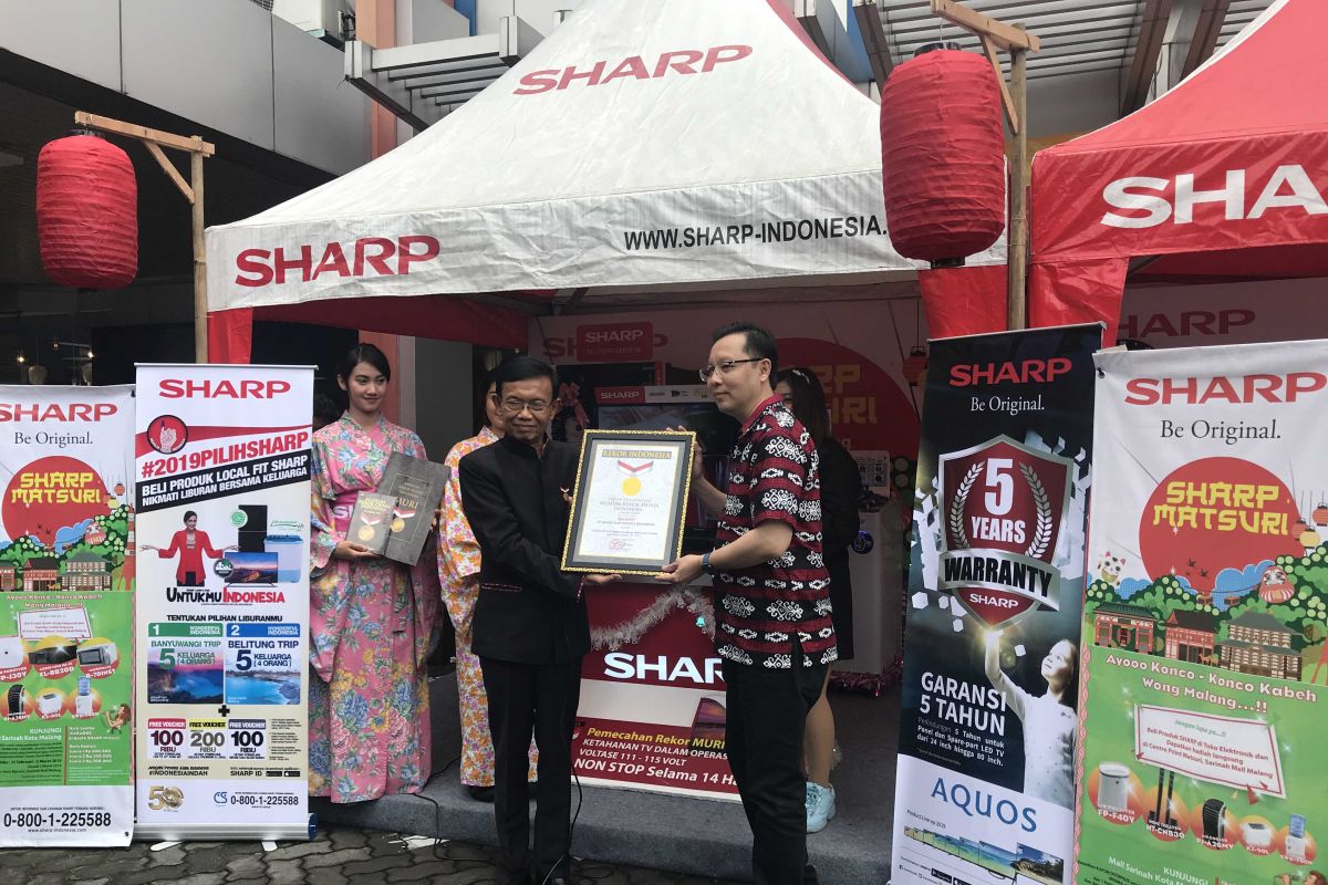 LED TV milik SHARP Indonesia Catat Rekor MURI